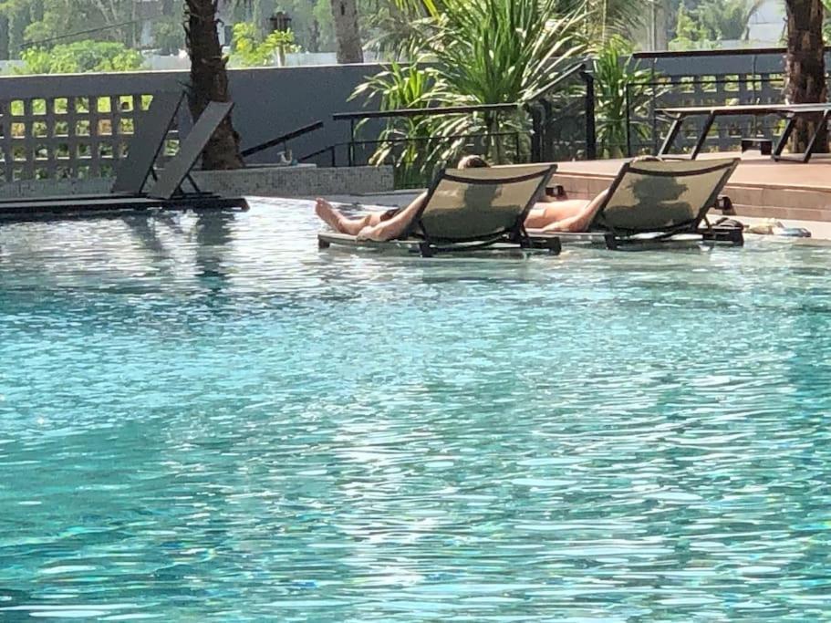 P15 Pool View *