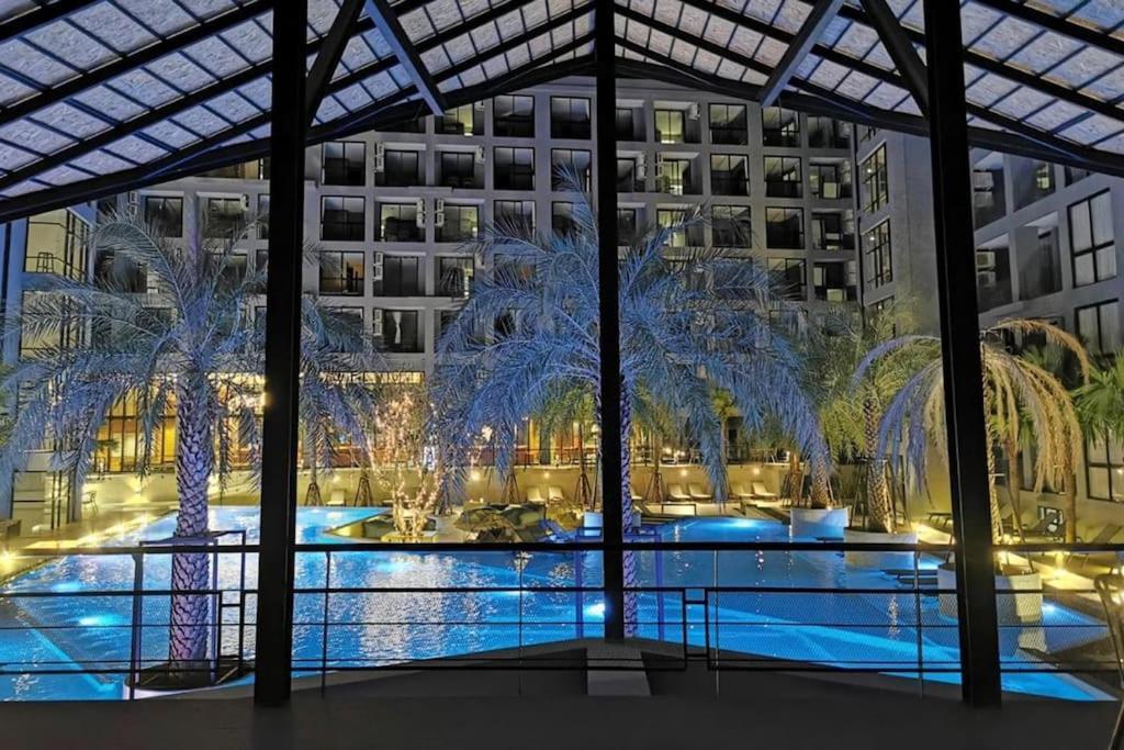 P15 Pool View Apartment *